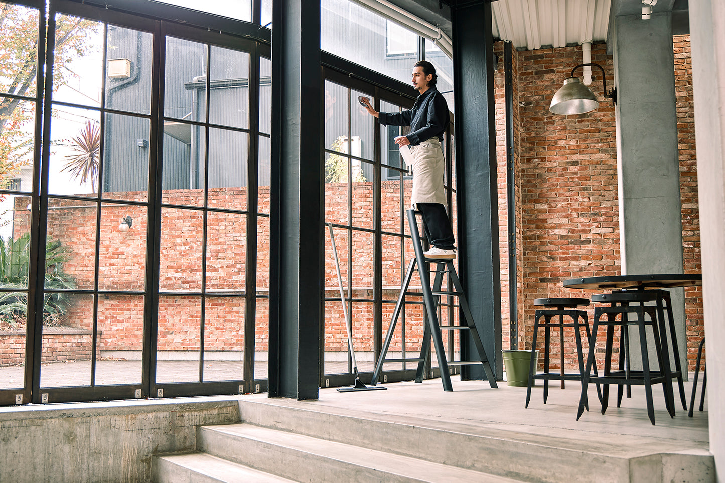 lucano step ladder 4-step BLACK